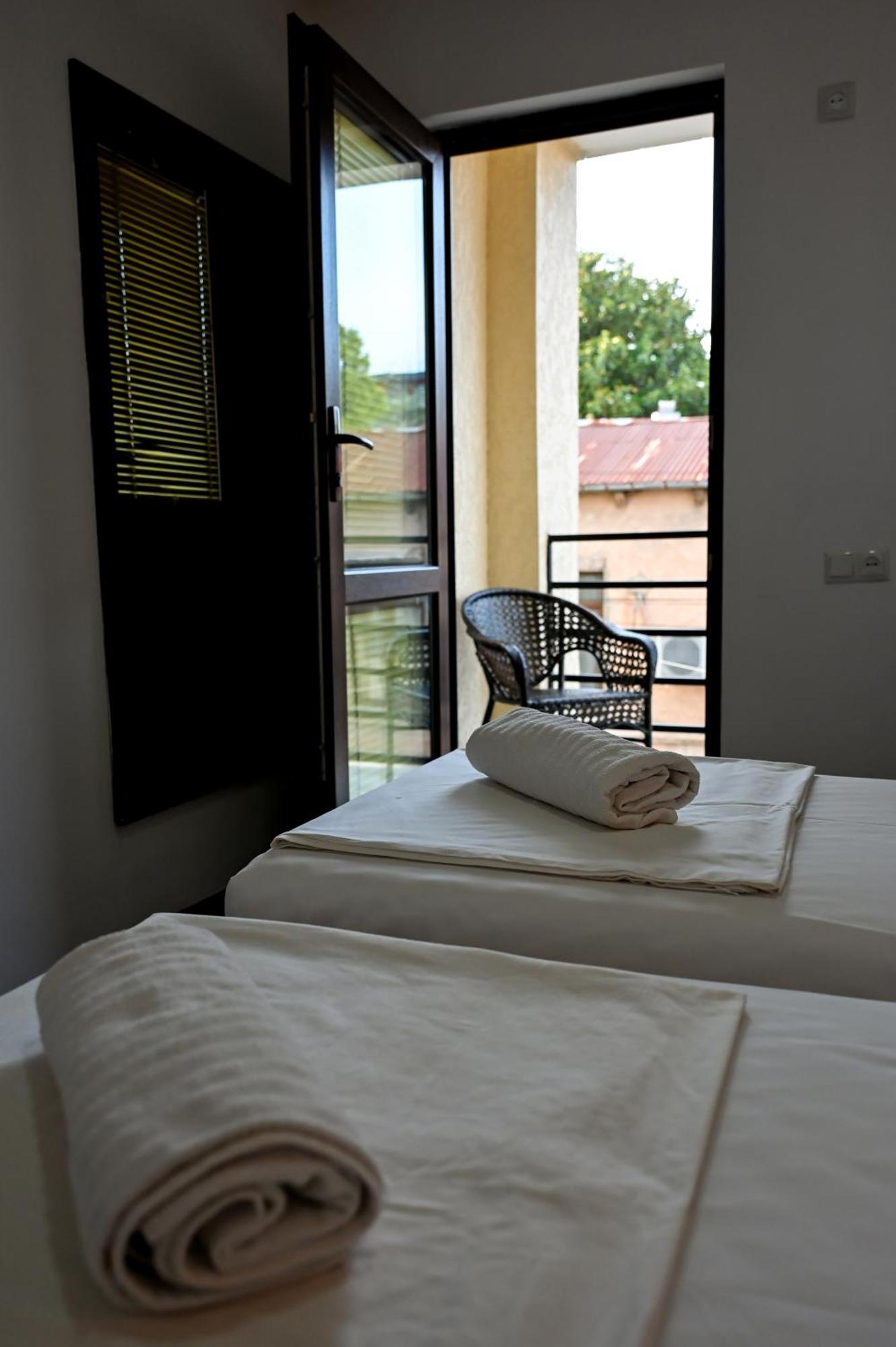 Starhostel Koutaïssi Extérieur photo