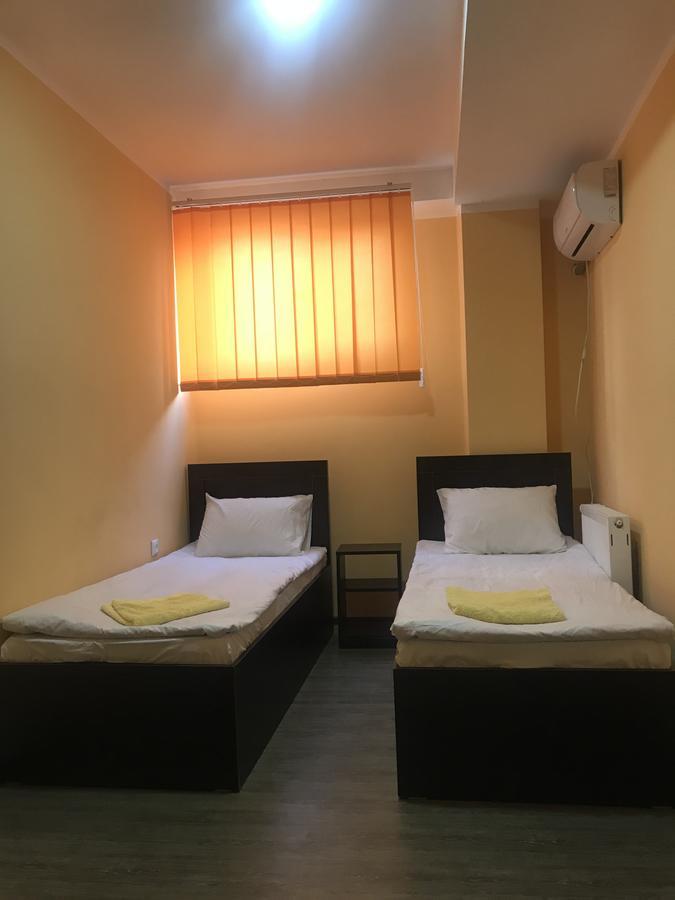Starhostel Koutaïssi Extérieur photo